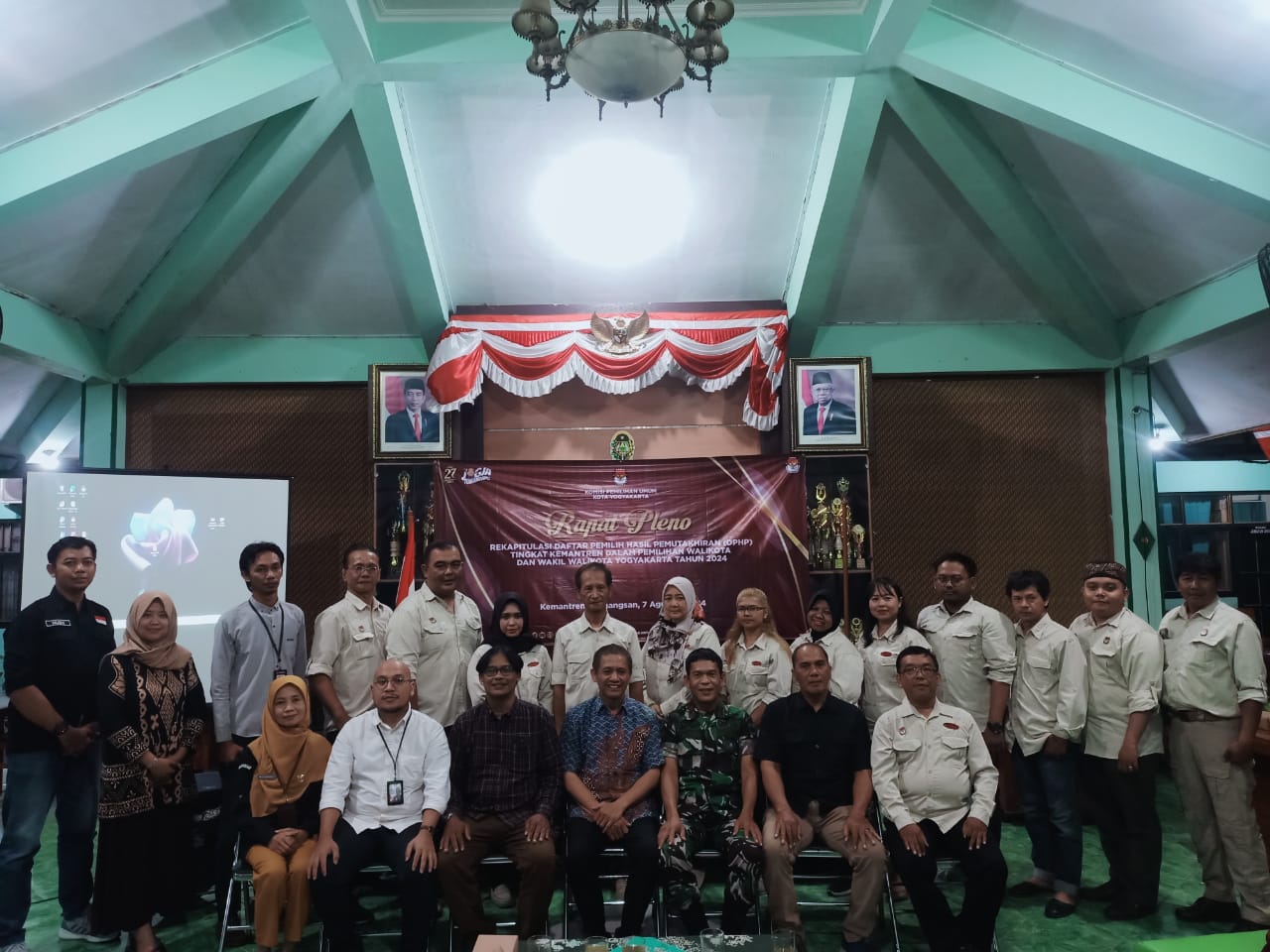 Rapat Pleno Terbuka DPHP Tingkat Kemantren Untuk Pemilukada Tahun 2024