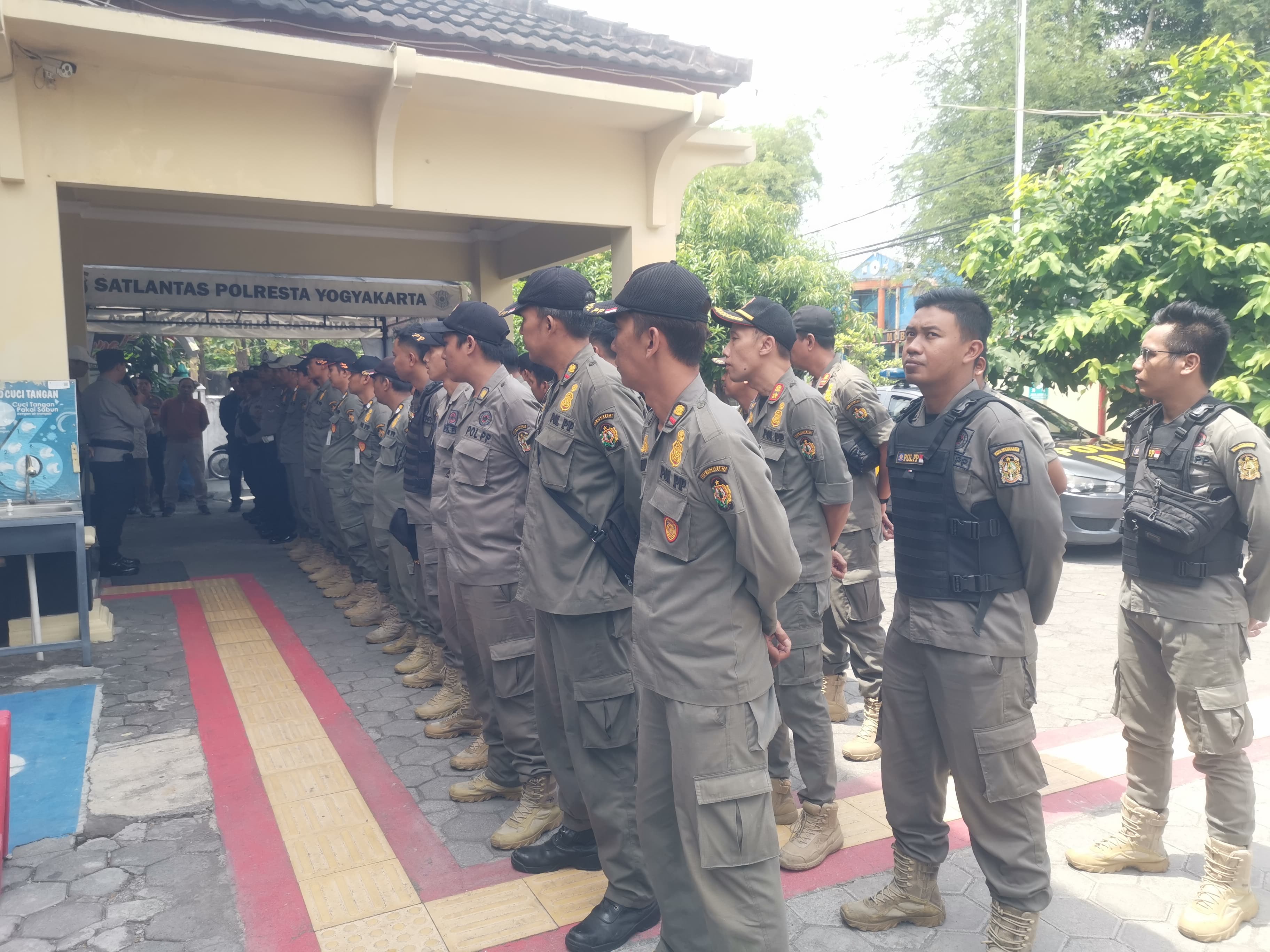 Giat Razia Surat Izin Penjualan (NIB, SKPL, SKP) Miras di Wilayah  Mergangsan